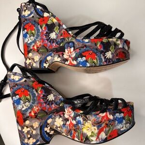 Alice + Olivia by Stacey Bendet Black Floral Wedge Sandals
